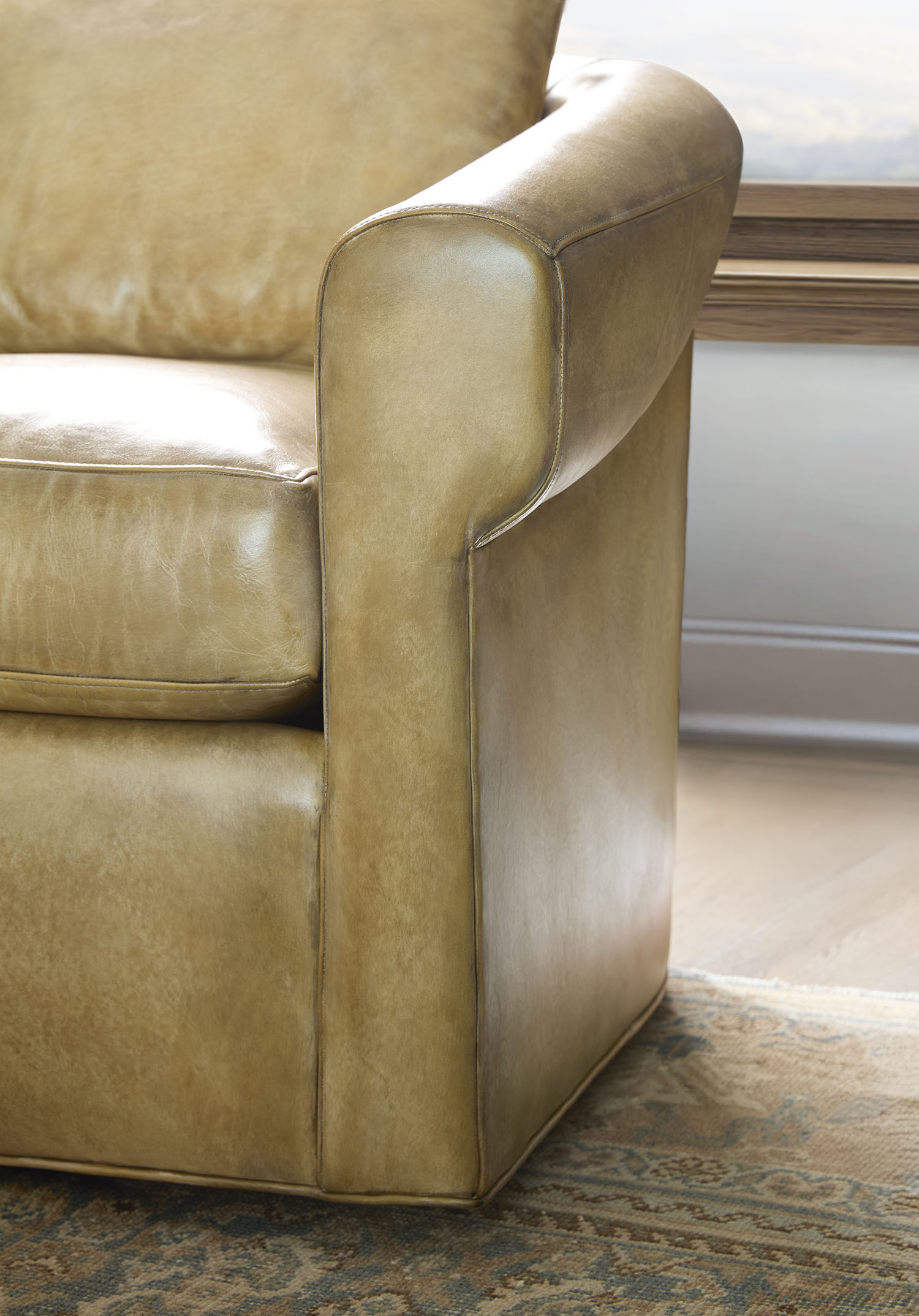 L5104-01S | Hickory White Furniture